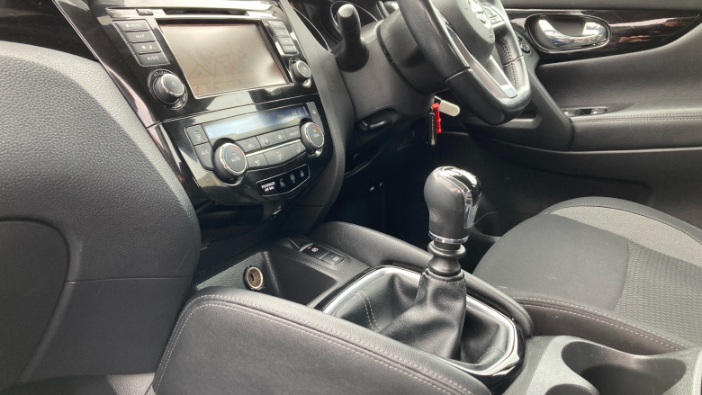 Nissan Qashqai 1.3 DiG-T Acenta Premium 5dr Petrol Hatchback